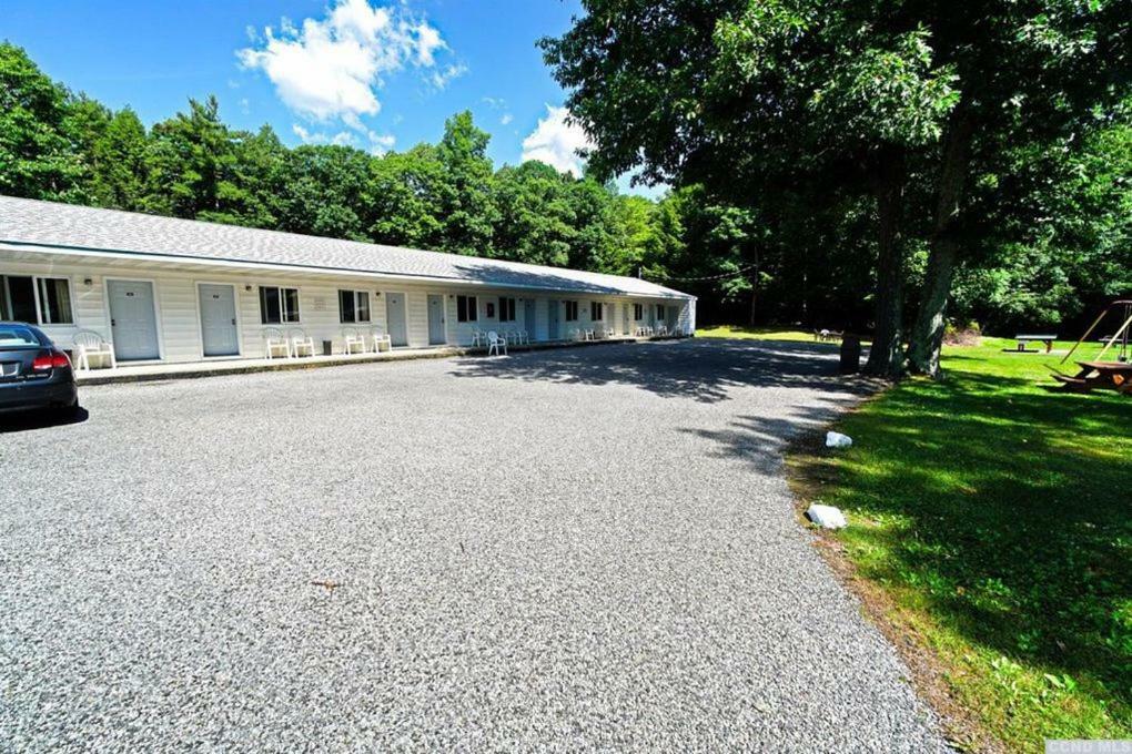 Red Ranch Motel 2*