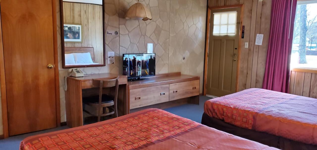 Red Ranch Motel 2*