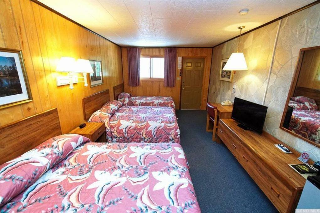 Red Ranch Motel Catskill
